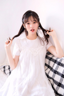 龙椅上女皇赤裸着身体